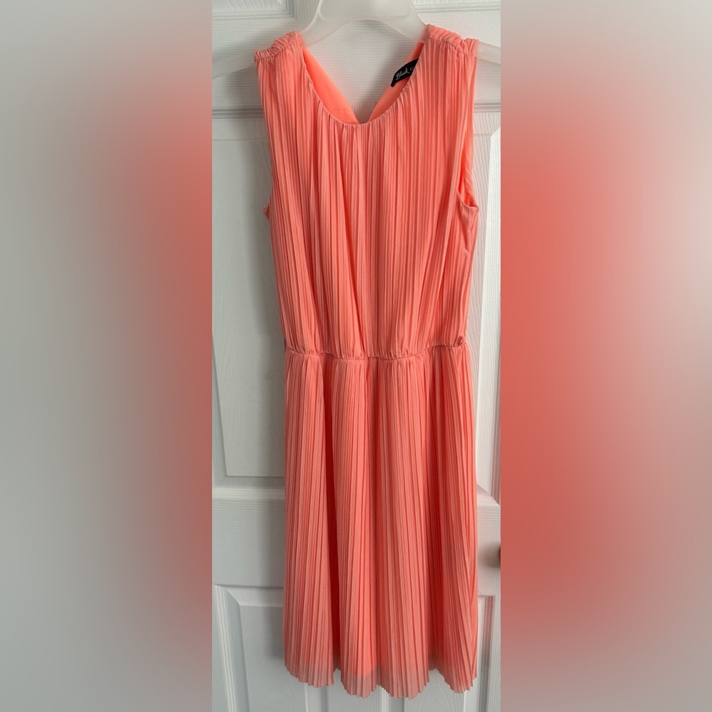 ✨ Black Collection Peach Pleated Midi Dress